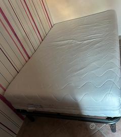 Materasso con rete da una piazza e mezza