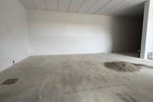 Immobile di 1200 m² con 5 locali a Orta di Atella