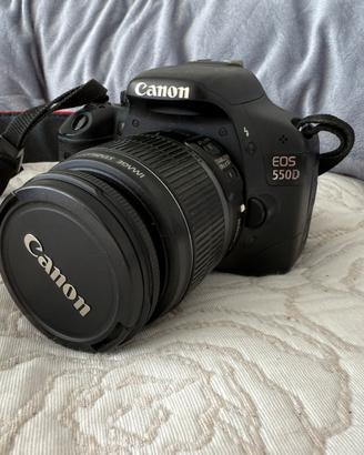 Canon EOS 550D + obiettivo EF-S 18-55mm IS