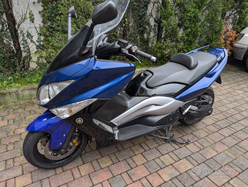 Yamaha 500 Tmax blu