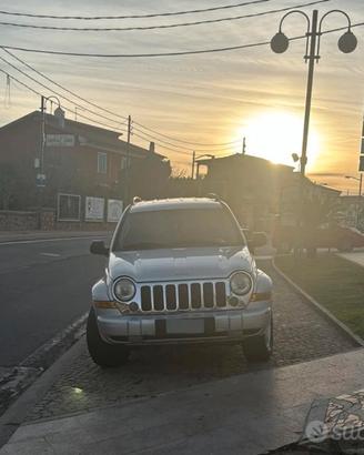 Jeep Cherokee 2.8 CRD Limited 2007 pronta all’uso