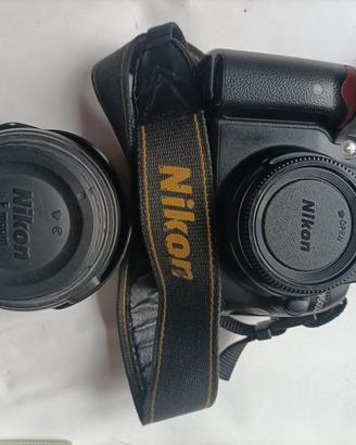 Nikon D5000 + Nikon 18-70mm