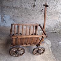 Carrello antico per fieno. 