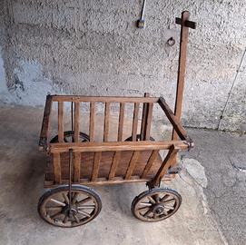 Carrello antico per fieno. 