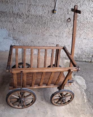 Carrello antico per fieno. 