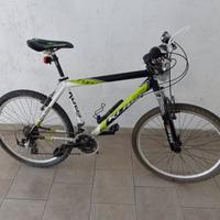 bicicletta mountain bike