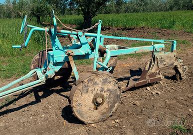 Aratro Giorgi bivomere trainato