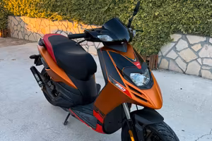 APRILIA SR 50 MOTARD