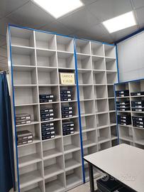 scaffali in legno per negozio 