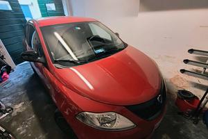 Lancia y 1000 rossa