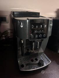 Macchina caffe’ espresso  Magnifica De Longhi