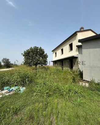 Villa di 250 m² con 5 locali e posto auto a Alfons