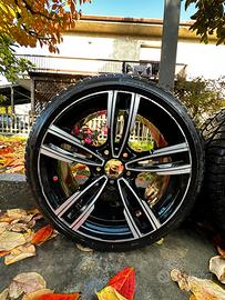 Set cerchi 18” + gomme invernali Pirelli + sensori