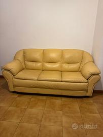 Divano in pelle beige