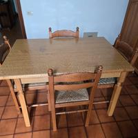 Tavolo con sedie