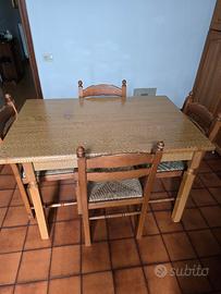 Tavolo con sedie