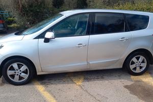 Autovettura monovolume Renault Scenic 7 posti