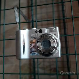 macchina fotografica  NIKON Cool  pix  4200