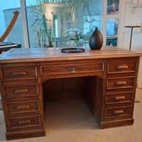 antica scrivania in legno con cassetti