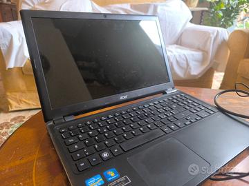 PC portatile ACER + caricatore 