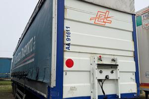 0475 SEMIRIMORCHIO CENTINATO CON SPONDE