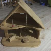 Casa di bambole in legno