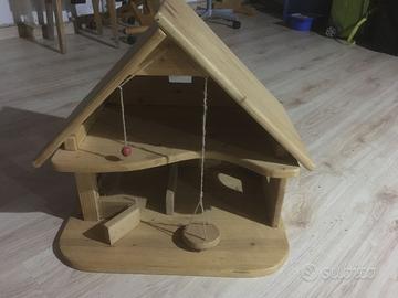 Casa di bambole in legno
