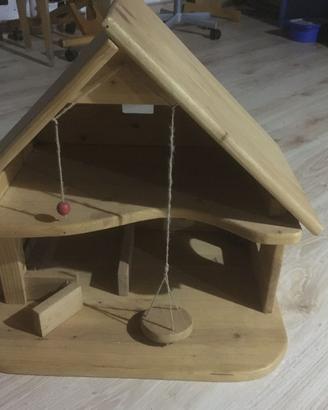 Casa di bambole in legno
