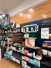 Scaffalatura bancone cassettiera gondola vetrina