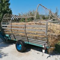 Autocaricante agricolo per fieno