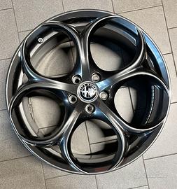 Cerchi lega ORIGIANLI GIULIA VELOCE 19 - demontè