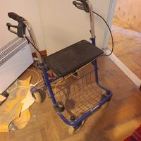 deambulatore con seduta freni ecc per anziani