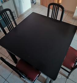 Tavolo allungabile con sedie