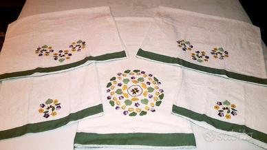 Set 5 asciugamani in spugna ricamati a mano