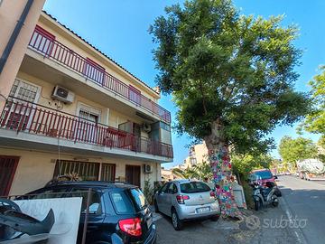 3 vani a pochi passi dal lungomare di Aci Castello