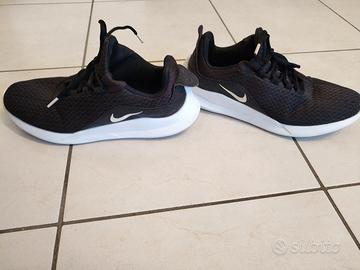 Scarpe Nike nere 