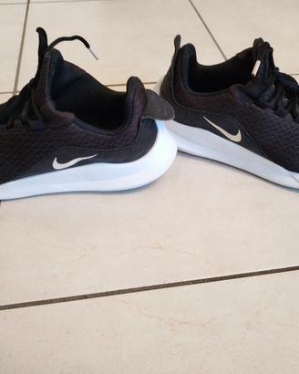 Scarpe Nike nere 