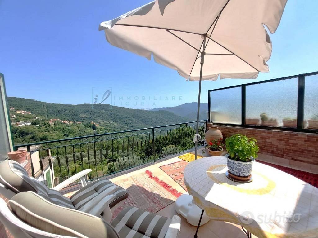 Rustico / Casale di 160 m² con più di 5 locali a B - Vista 2