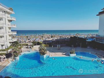 Jesolo fronte mare con piscina vista mozzafiato