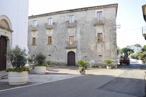 Casa indipendente di 350 m² con più di 5 locali a 