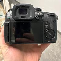 Panasonic Lumix GH5 + 12-60mm + Olympus 25mm f/1.8