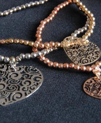 Bracciale elastico bigiotteria cuori in tre colori