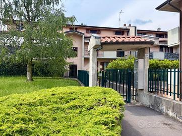 4 LOCALI A VILLA D'ADDA