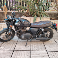 Triumph Bonneville T100 Black Matt Edition