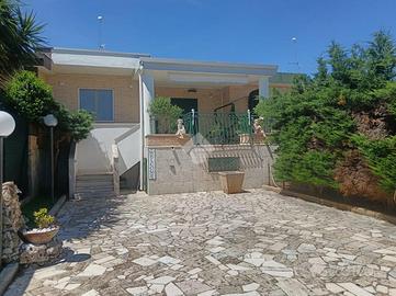 VILLA A SCHIERA A CASSANO DELLE MURGE