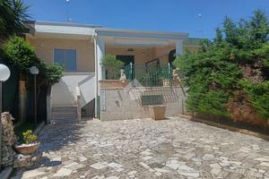 VILLA A SCHIERA A CASSANO DELLE MURGE