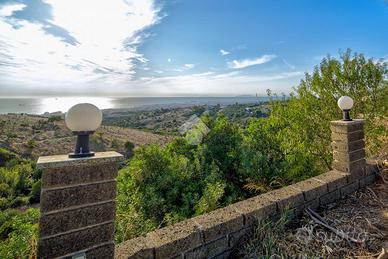 VILLA SINGOLA A CIVITAVECCHIA