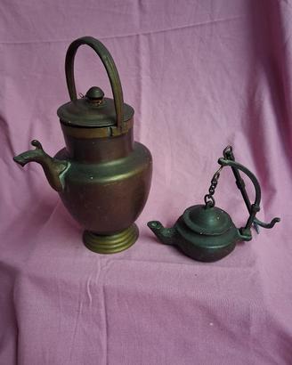 Brocca in rame e lucerna in bronzo 