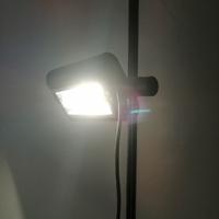 Lampada piantana da terra nera con lampadina