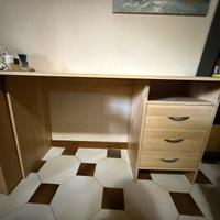 Scrivania Ikea con 3 cassetti